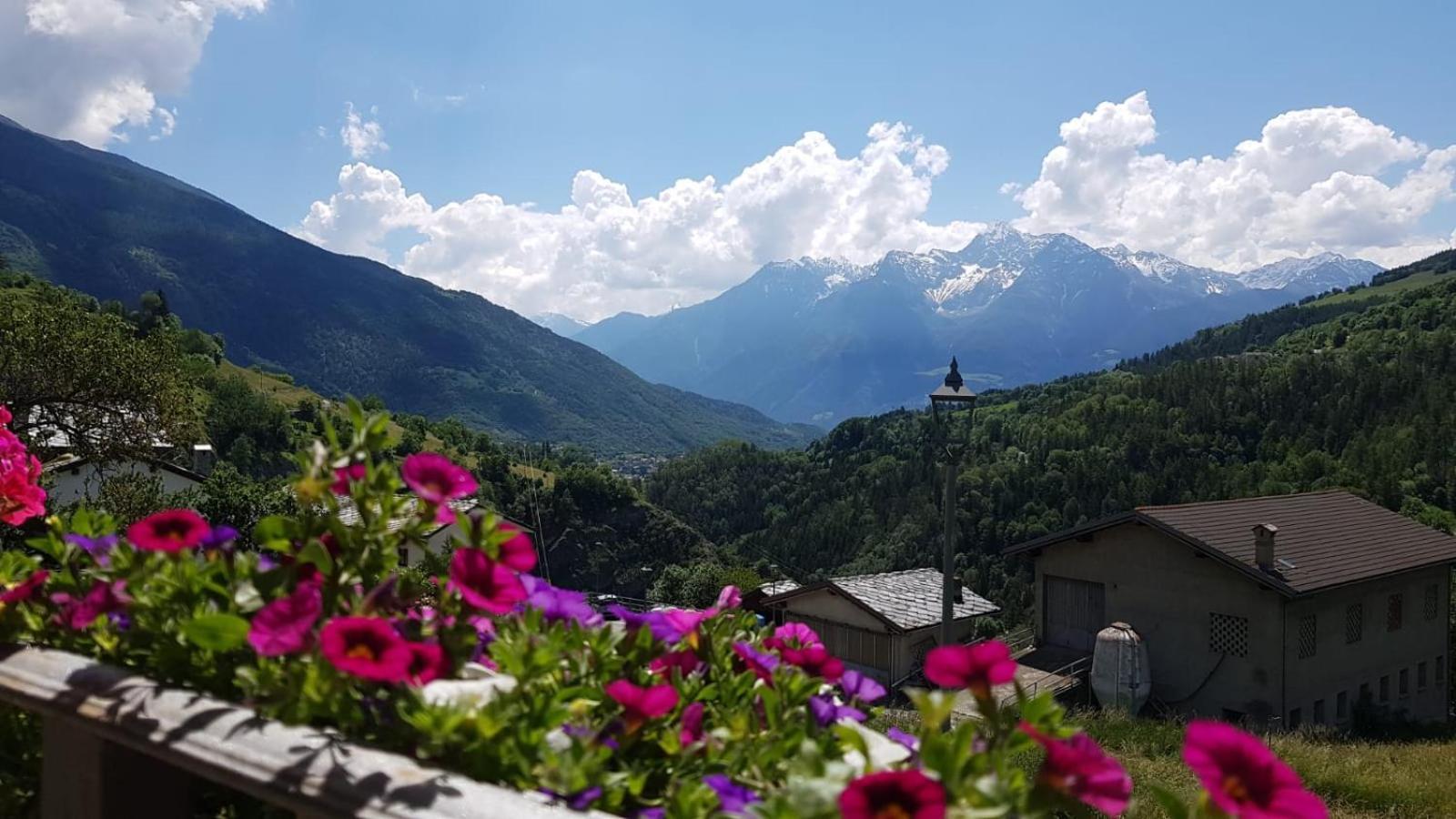 Rayon De Soleil Cir 0016 Allein Aosta Eksteriør bilde